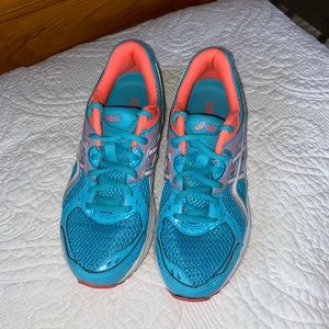 Women’s ASICS size 7